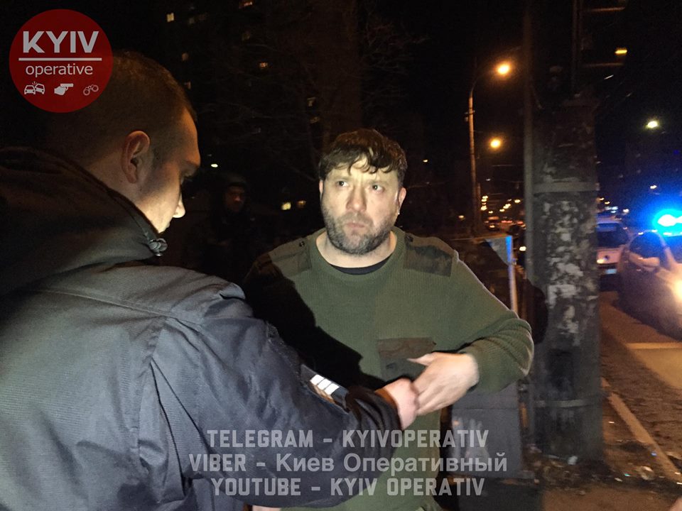 патрульные задержали дебошира, в Киеве на Оболони, пьяный милиционер устроил дебош