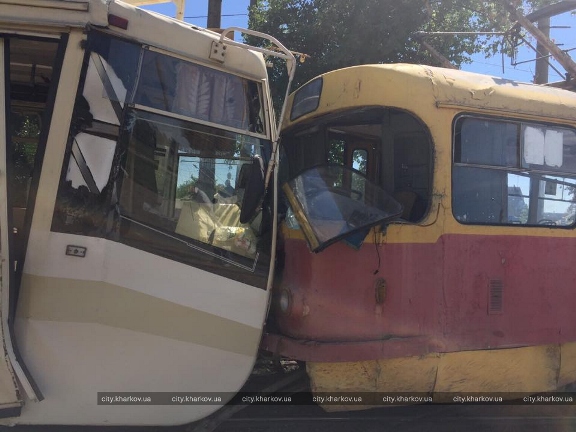 У Харкові зіткнулися два трамваї, постраждали 15 осіб