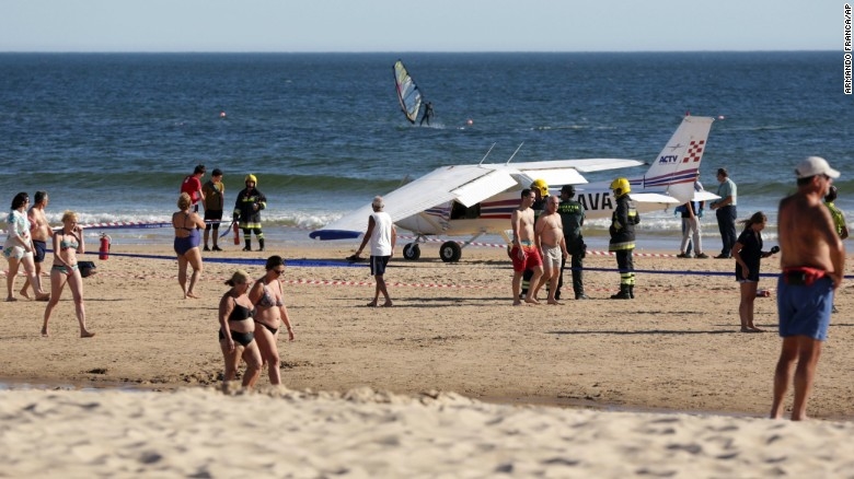 Португалия, самолет, аварийная посадка, пляж