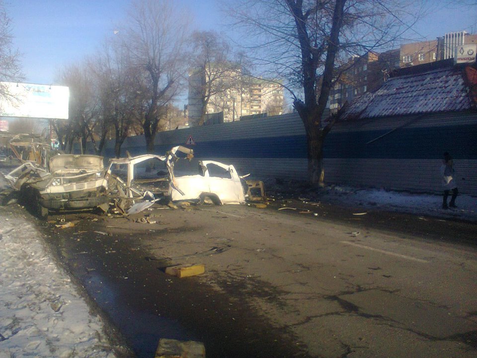 В Донецке взорвали микроавтобус