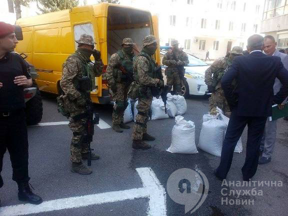 В Киев привезли изъятые в Ровенской области 2,5 тонны янтаря, фото 1