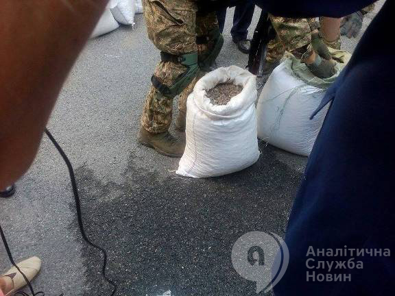 До Києва привезли 2,5 тонни бурштину, які вилучили в Рівненській області , фото 2