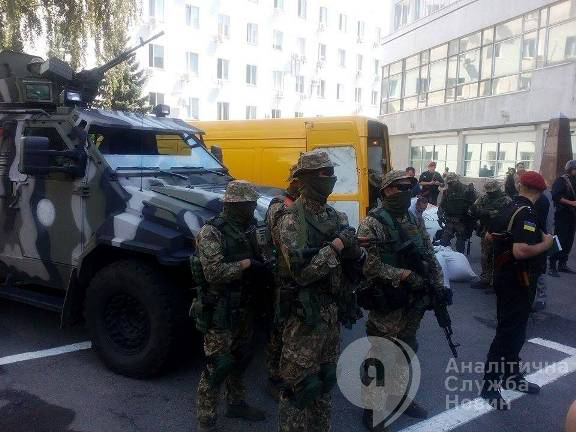 В Киев привезли изъятые в Ровенской области 2,5 тонны янтаря, фото 3