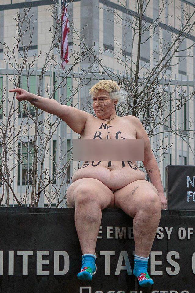 Трамп, Femen, США, посольство, КНДР