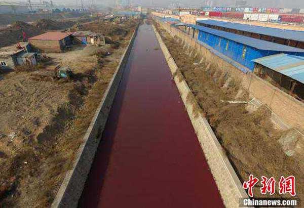 Китай, червона річка