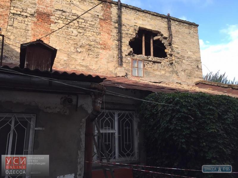 В центре Одессы обрушилась часть стены аварийного дома