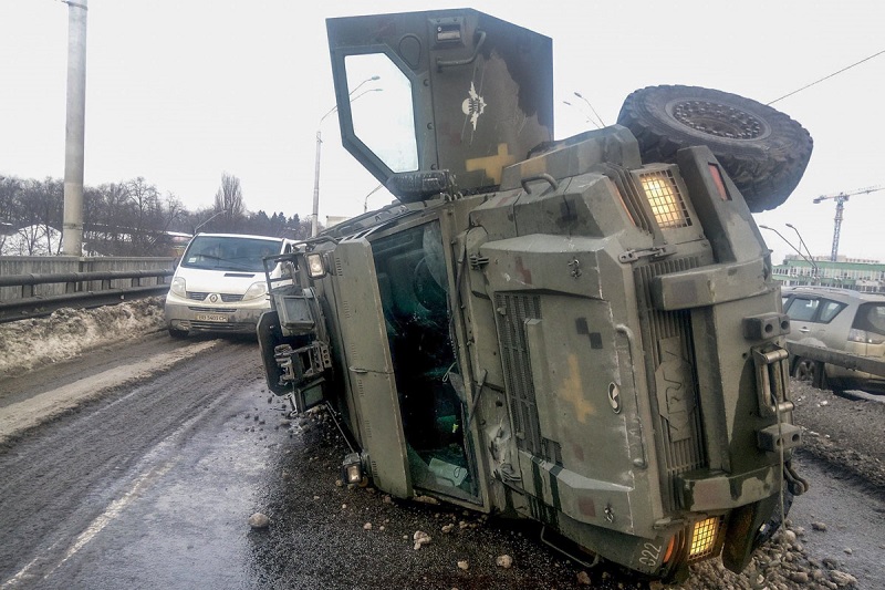 Cougar, дтп, авария, краз, дорога, полиция, правоохранители, патрульные, скорая помощь, военные, снег, машина, метро, киев