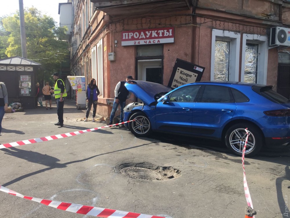 Porsche, Київ, аварія, трамвай