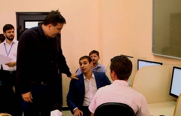 Саакашвілі перевірив, як проходять тести для кандидатів у прокурори