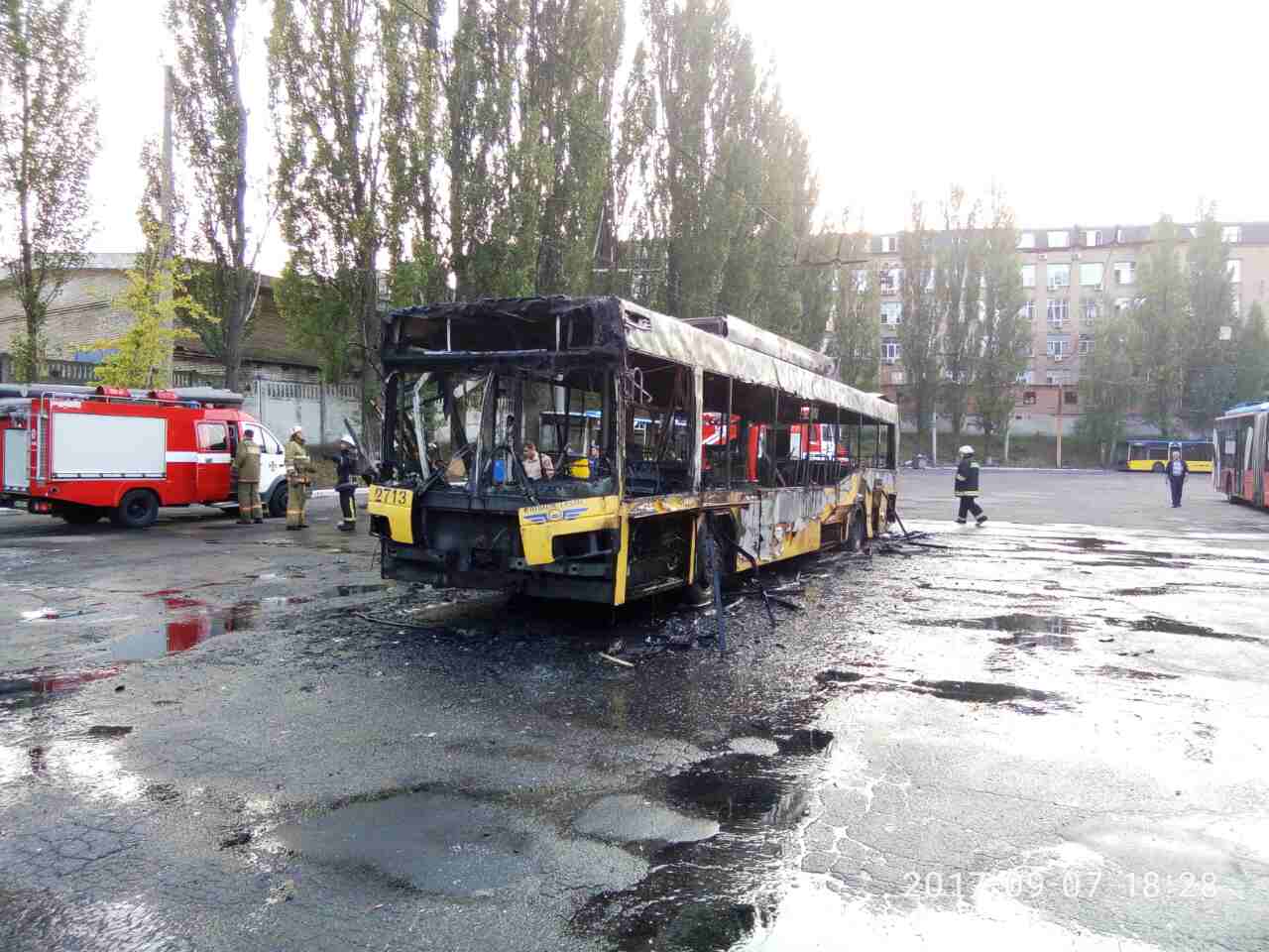 новости, киев, депо, сгорел, троллейбус, спасатели