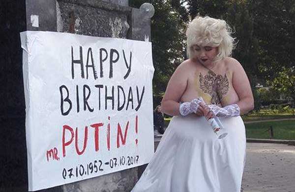 Активистка Femen, день рождения Путина