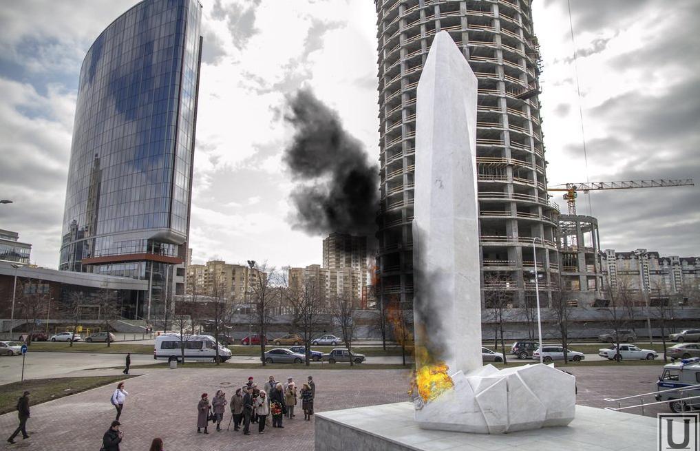 підпал, бензин, пам'ятник, Борис Єльцин