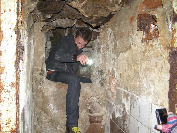 В Ужгороде местный житель наткнулся на подземелье с бесконечными подвалами и залами фото 1