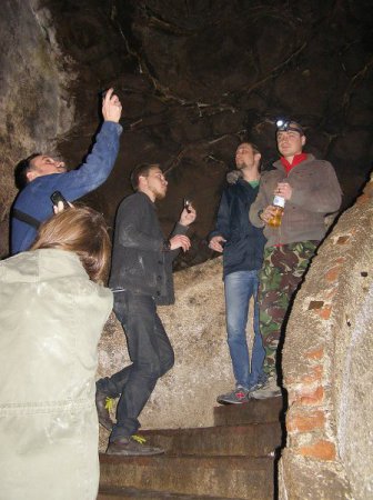 В Ужгороде местный житель наткнулся на подземелье с бесконечными подвалами и залами фото 7