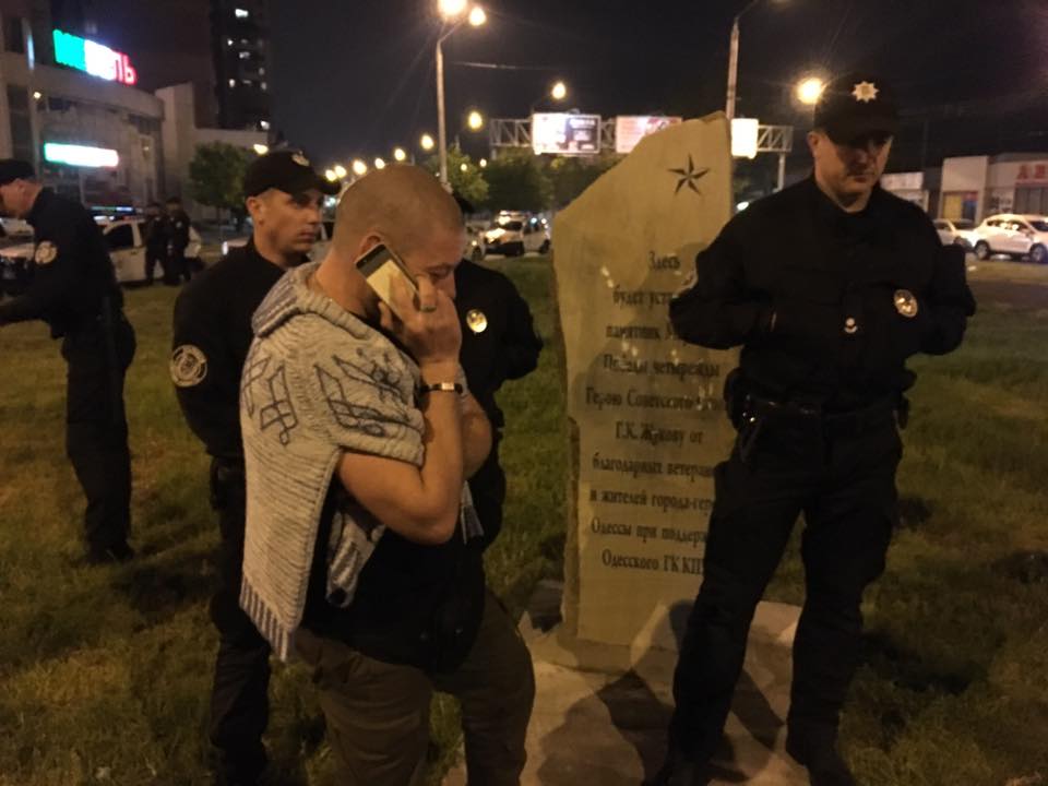 Одесса, камень, маршал Жуков, полиция
