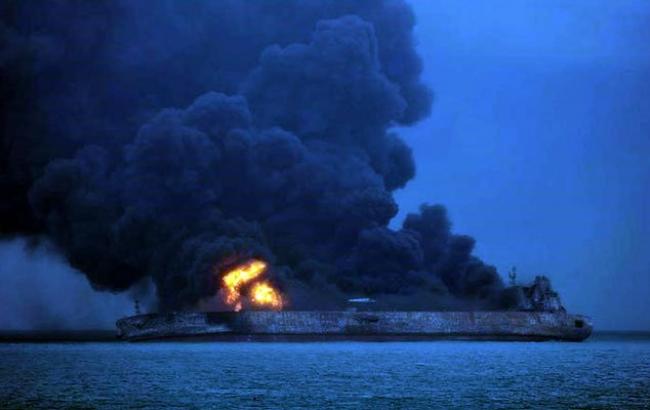 танкер, пожар, Китай, нефть