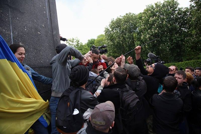 Вечный огонь, Киев, столкновения, драка, полиция