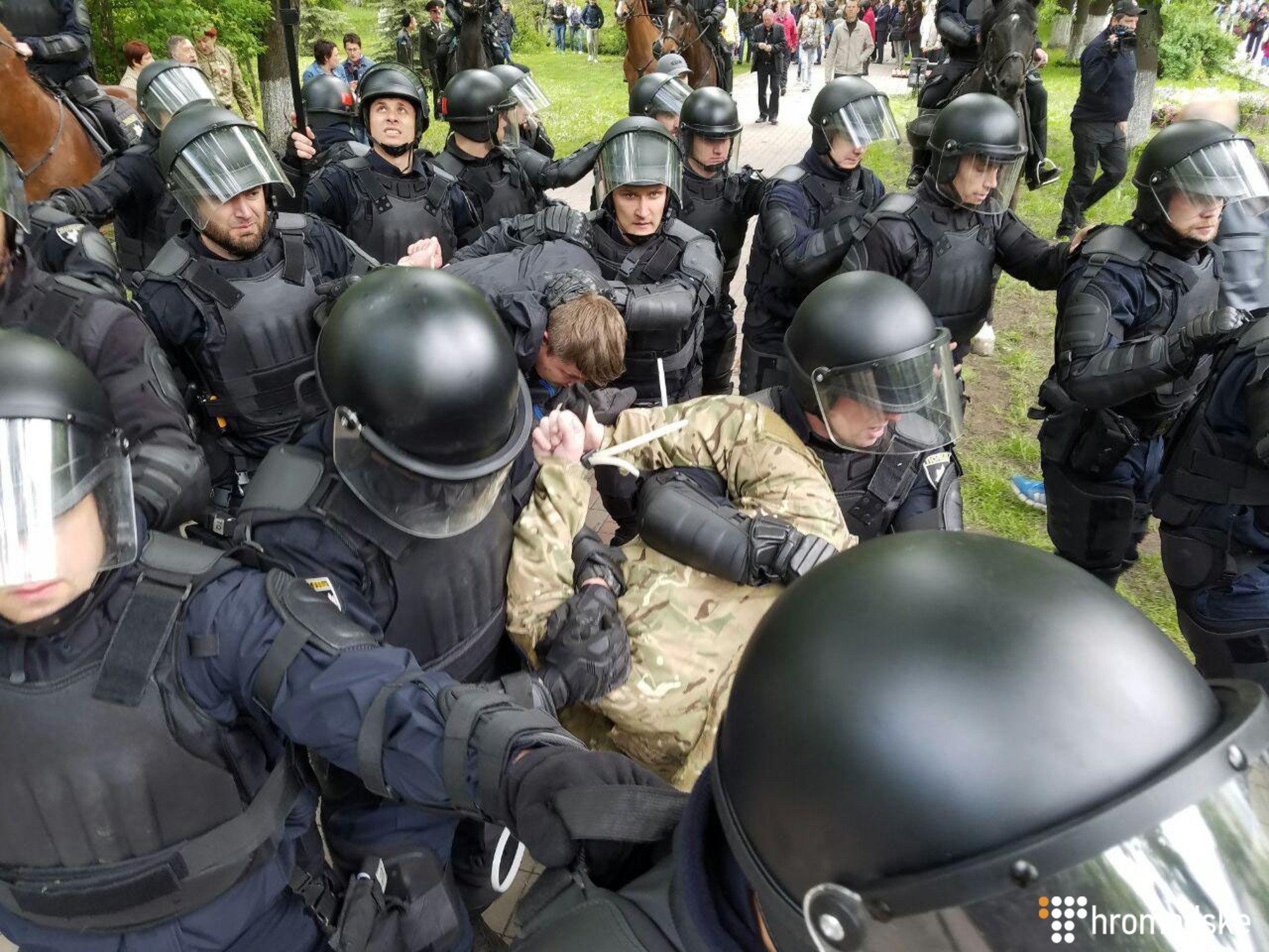 Вічний вогонь, Київ, зіткнення, бійка, поліція