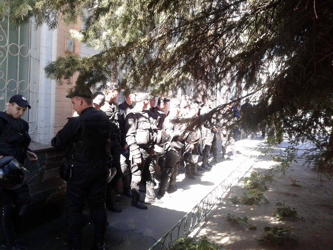 Активисты Азова возле Печерского райотдела полиции