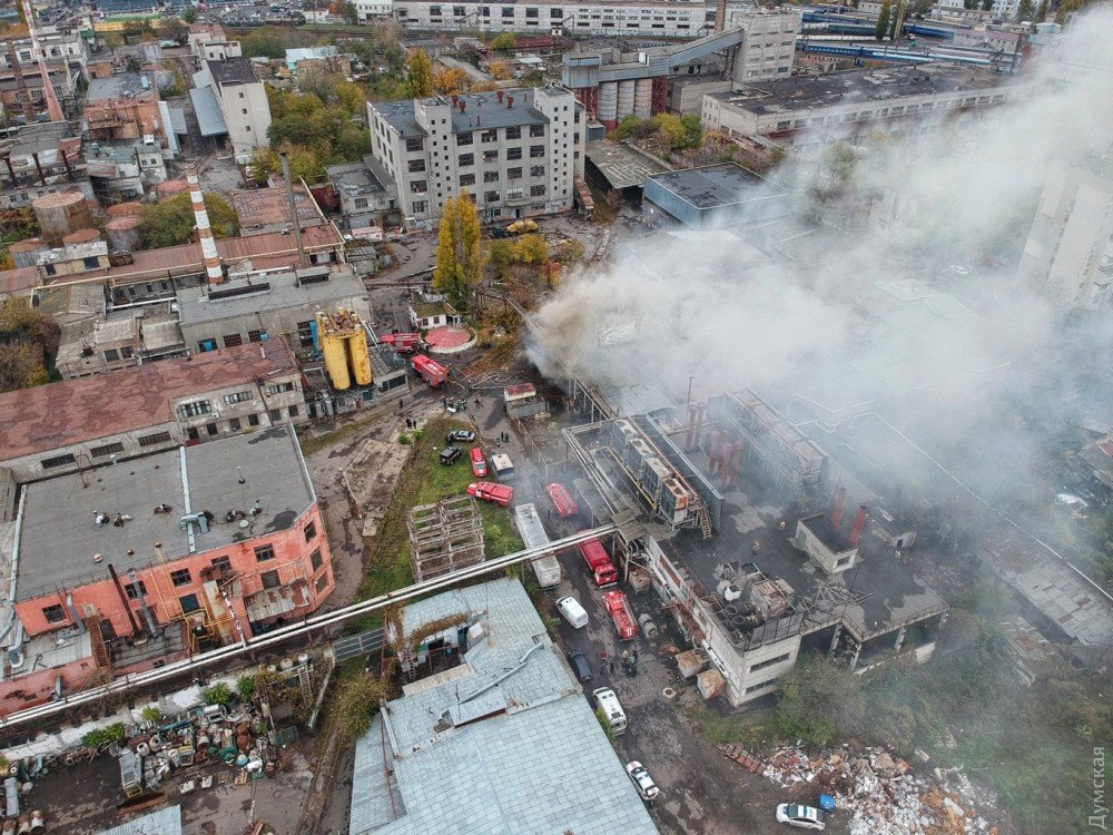 Тушение пожара на кондитерской фабрике в Одессе