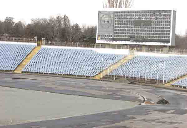 Стадион в Симферополе, печальное зрелище, реконструкция, Локомотив