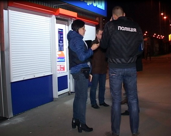 полиция, Киев, ограбление, граната, пункты выдачи кредитов