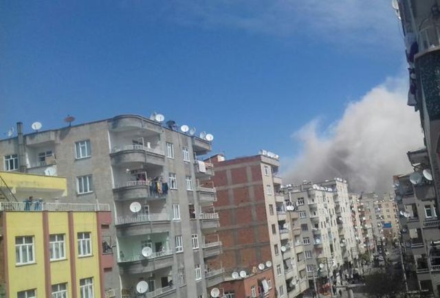 Турция, взрыв, Диярбакыр, полицейская школа