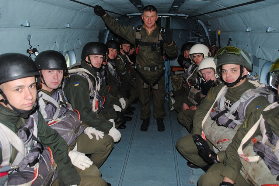 курсанти, Нацгвардії, стрибок з парашутом, фоторепортаж