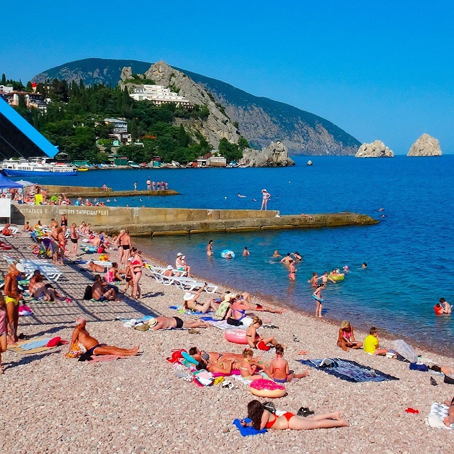 Крым, сезон, нет туристов, пляж