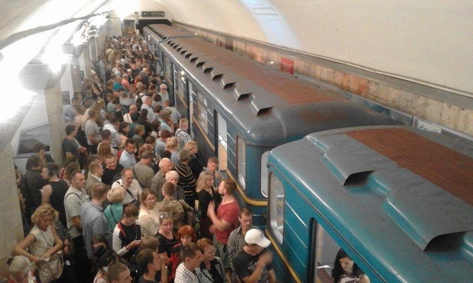 новости, украина, метро, киев, задымление, причина, синяя ветка, поезда