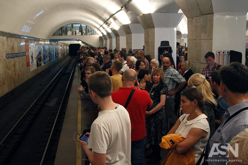метро, киев, метро не едет, пожар, станция, задымление, чп