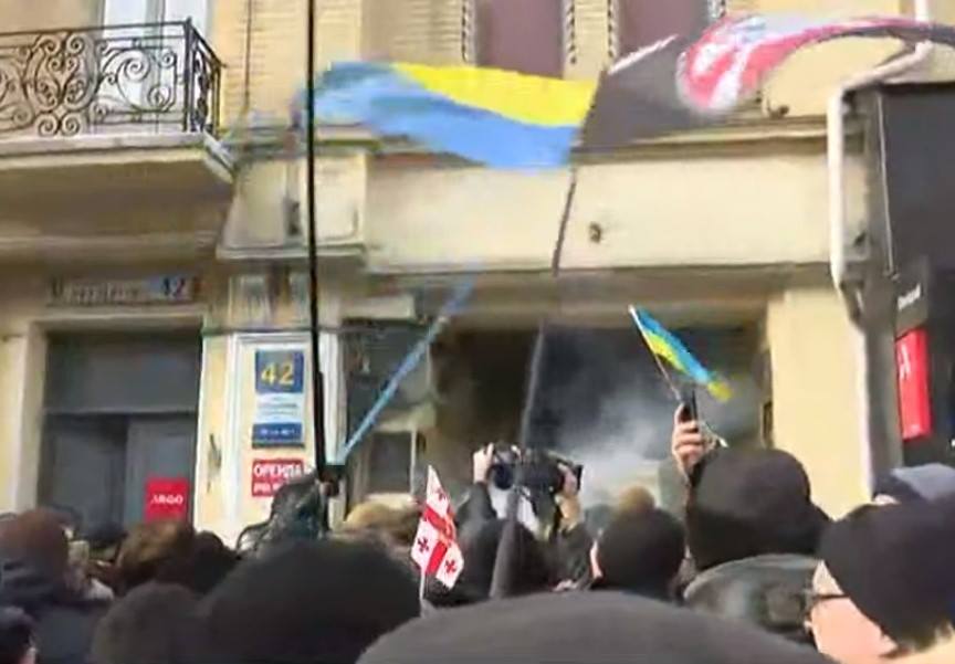 Саакашвили, дымовые шашки, столкновения, суд Саакашвили