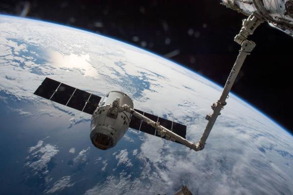 Грузовой космический корабль SpaceX Dragon. фото NASA