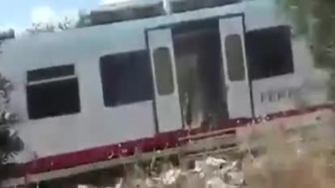 в столкновении поездов на юге Италии погибло не менее 14 человек
