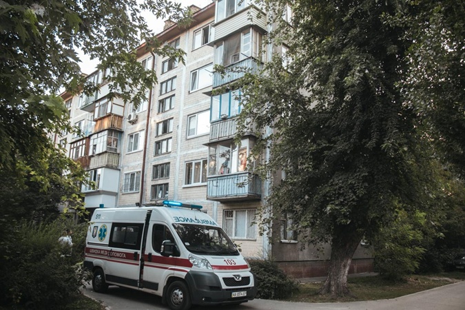 Киев, голый мужчина, выпал с балкона