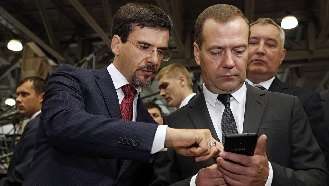 импортозамещение, Дмитрий Медведев, телефон, планшет, Россия