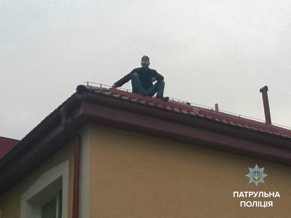В Тернополе патрульные спасли «ниндзю»