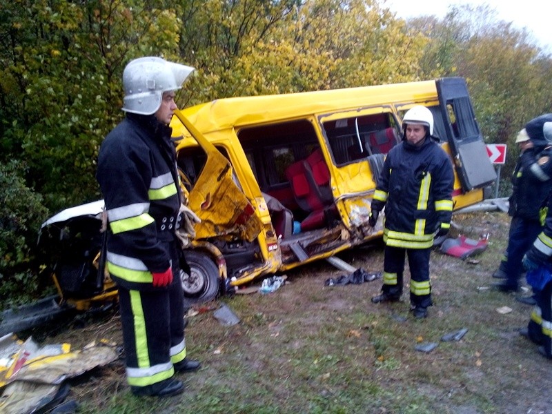 В Хмельницкой области микроавтобус столкнулся с грузовиком