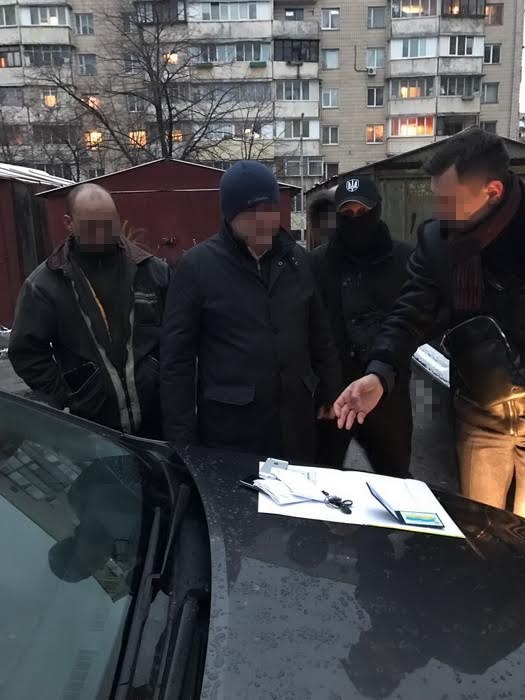В Киеве СБУ задержала на взятке государственного исполнителя