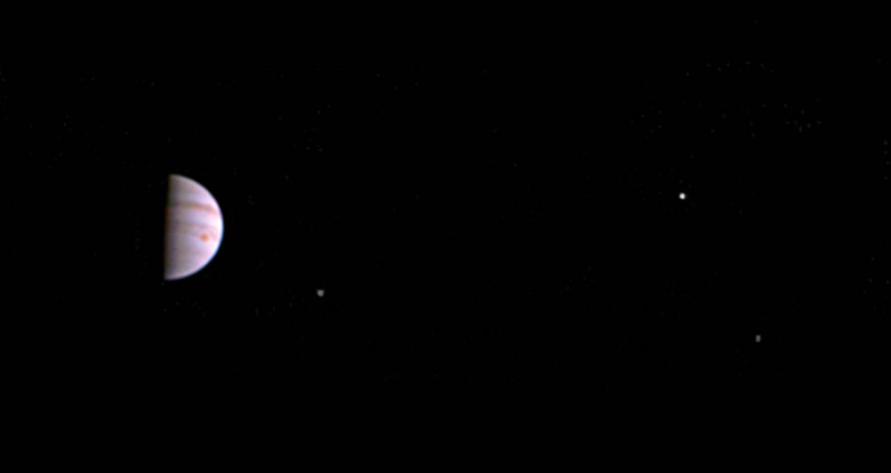 Первые снимки Юпитера от Juno