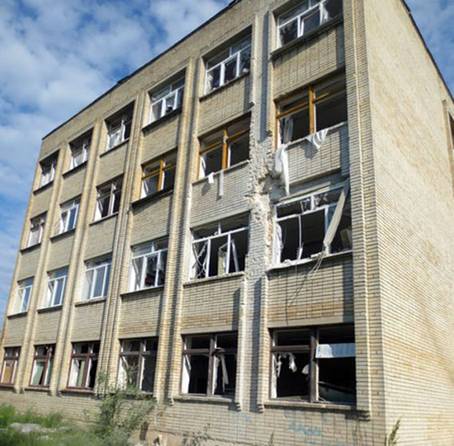 Обстреляна школа в Красногоровке
