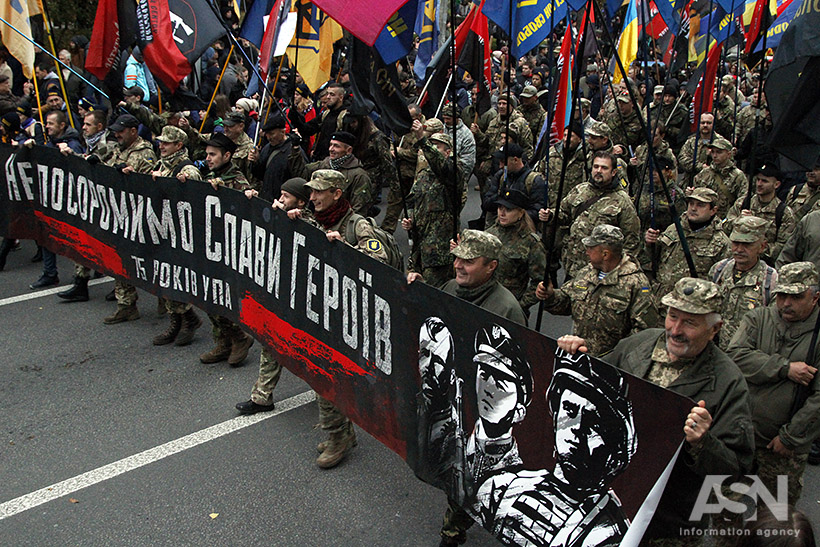 упа, украинская, повстанческая, армия, свобода, тягнибок, факел, шествие, дымовая, шашка, марш, слава, покрова, день, защитник