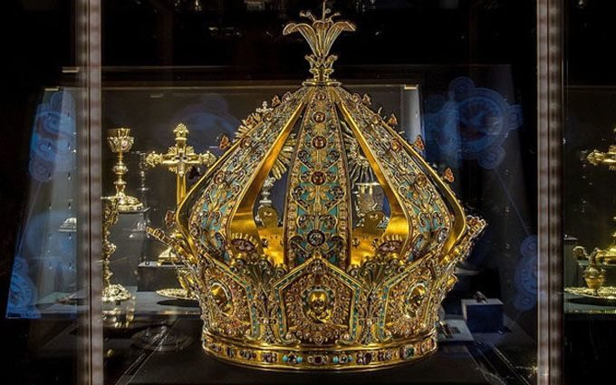 Франция, музей, кража, корона, миллион