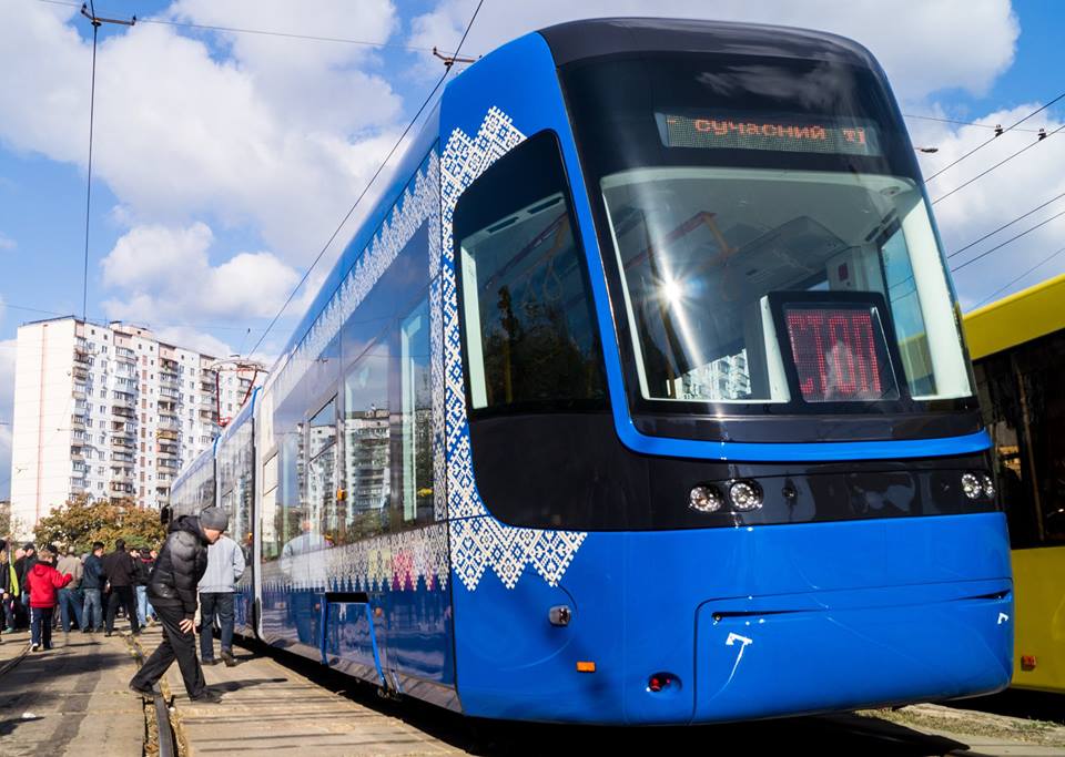 В  Киеве запустили современный скоростной трамвай Pesa 