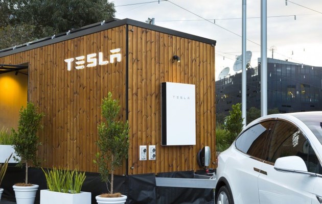 Tiny House, крошечный дом, электрокар, Tesla