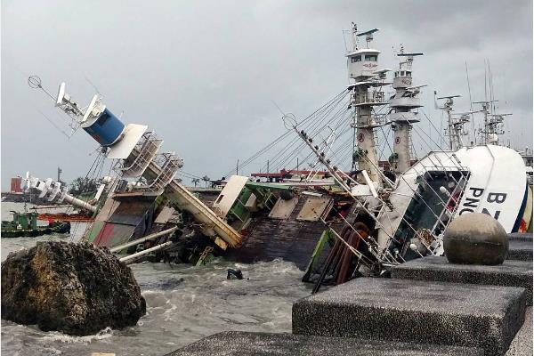 Супертайфун «Меранти» добрался до побережья Китая