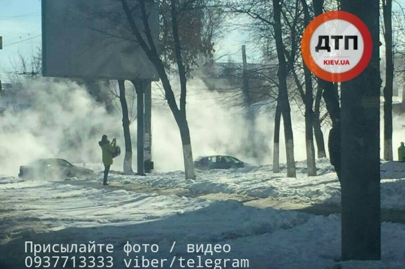 В Киеве квартал залило кипятком из-за прорыва трубопровода‍