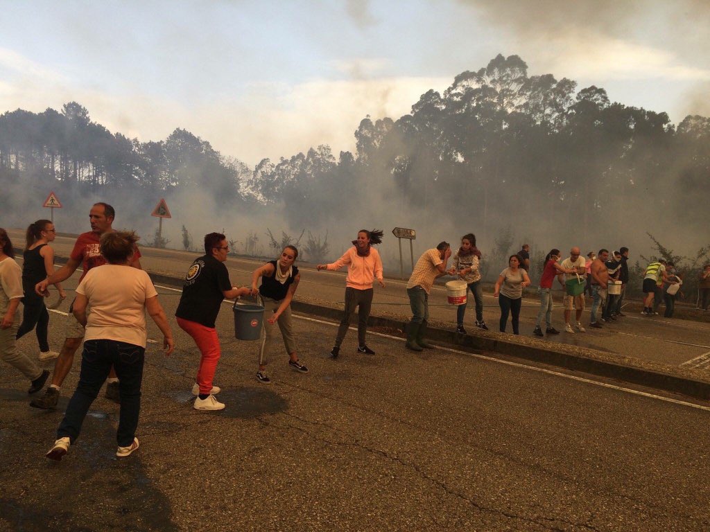 Португалия, Испания, лесные пожары, спасатели, эвакуация