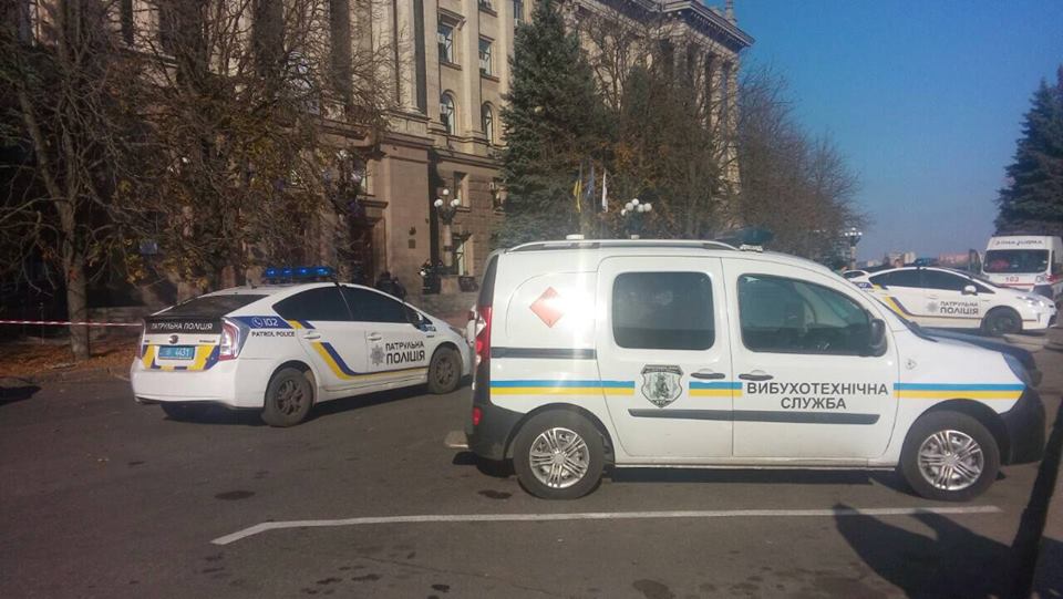 горсовет, Николаев, полиция, протестующие, активист, эвакуация, бомба, минирование