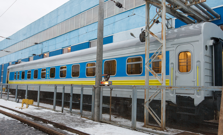 "Укрзализныця" отправляет первый поезд с вагонами-трансформерами